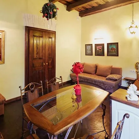 подобово на площі ринок 39 *