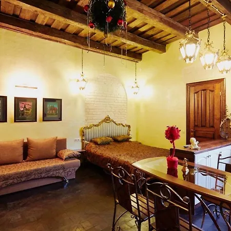 подобово на площі ринок 39 * Lvov