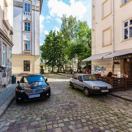 подобово на площі ринок 39