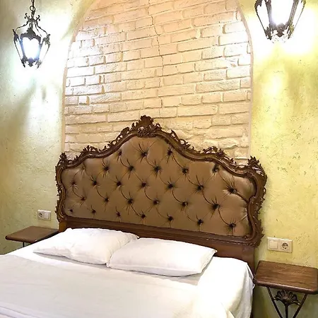 подобово на площі ринок 39