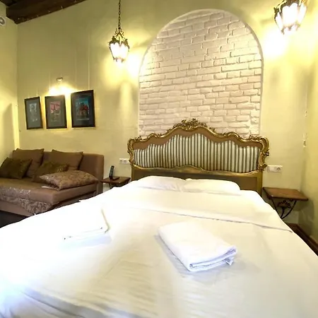 подобово на площі ринок 39 *