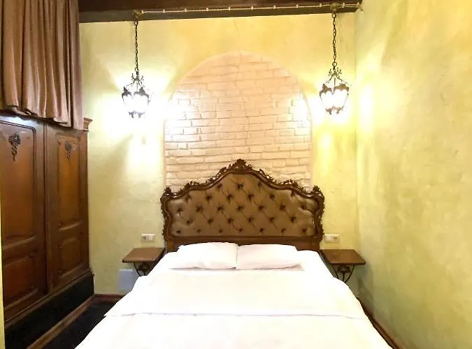 подобово на площі ринок 39 *