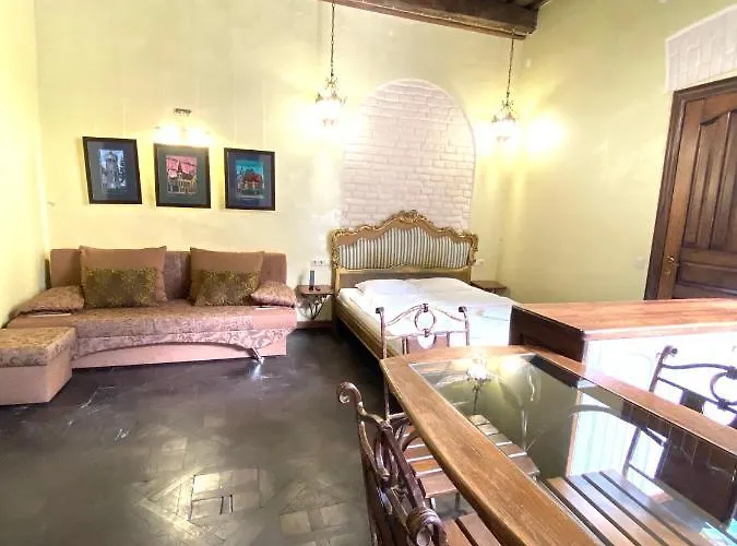 подобово на площі ринок 39